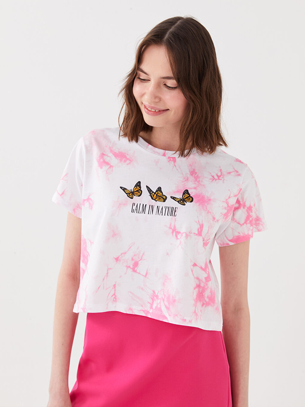 Beyaz Bisiklet Yaka Baskılı Kısa Kollu Kadın Crop