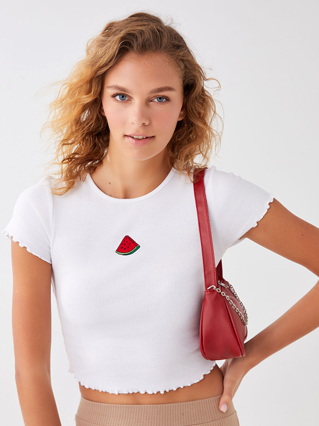 Beyaz Bisiklet Yaka Nakışlı Kısa Kollu Kadın Crop-1