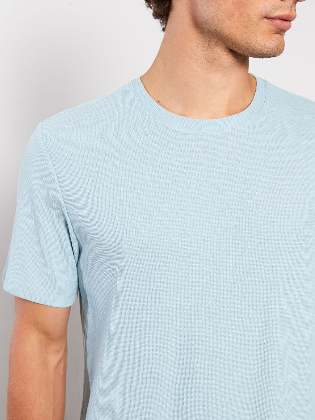 تيشيرت رجالي بياقة دائرية وكم قصير-3