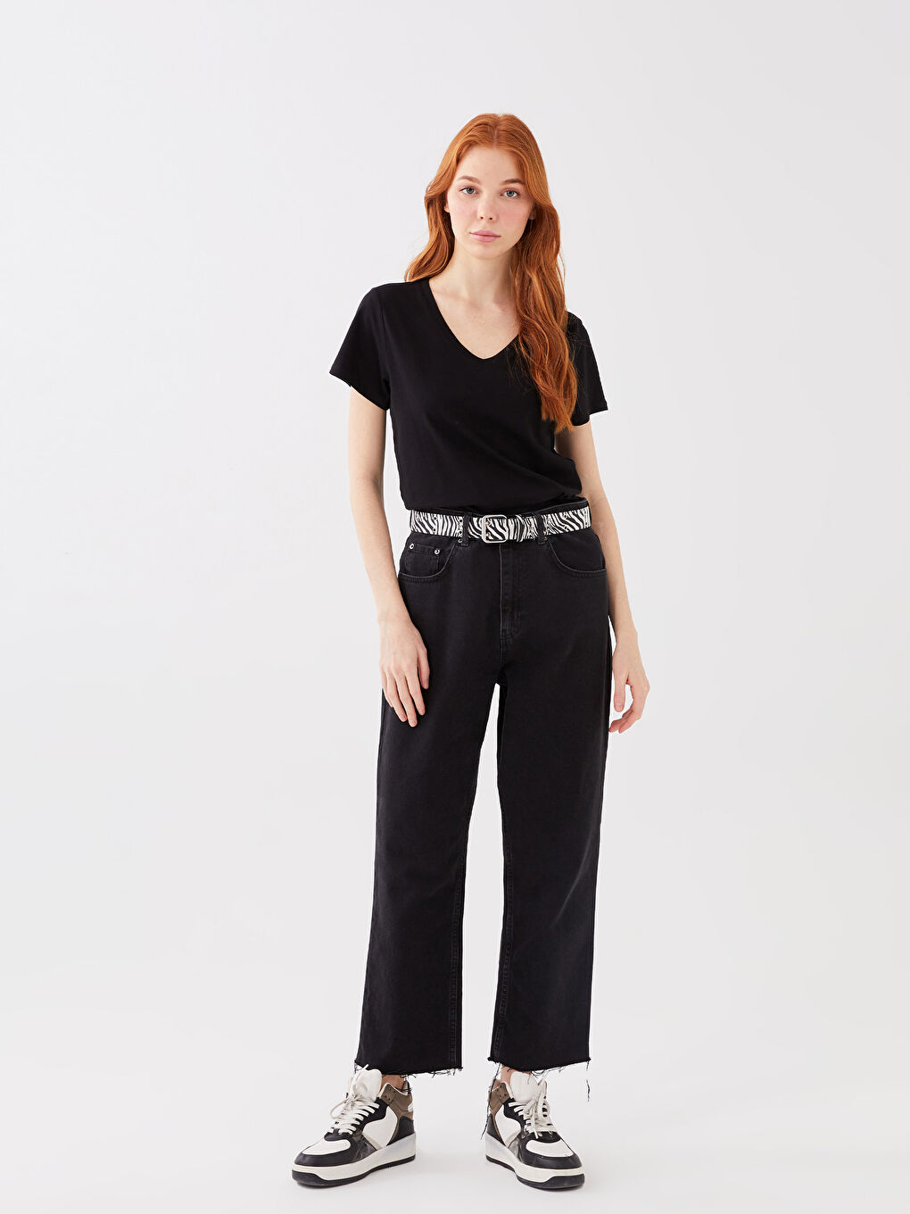 تيشيرت نسائي بياقة على شكل حرف V سادة بأكمام قصيرة-2