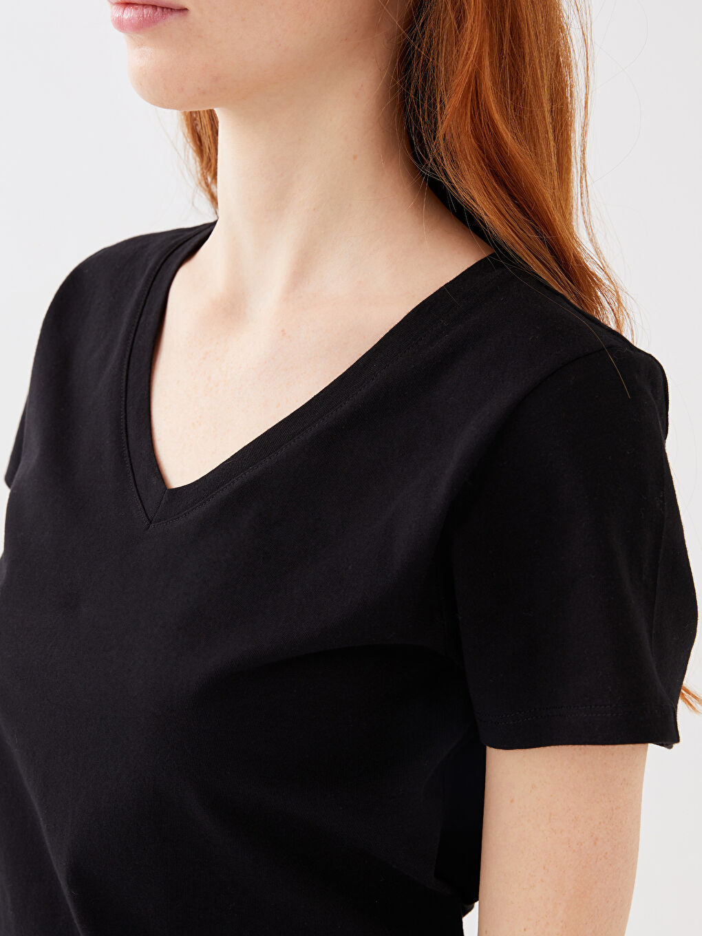 تيشيرت نسائي بياقة على شكل حرف V سادة بأكمام قصيرة-3