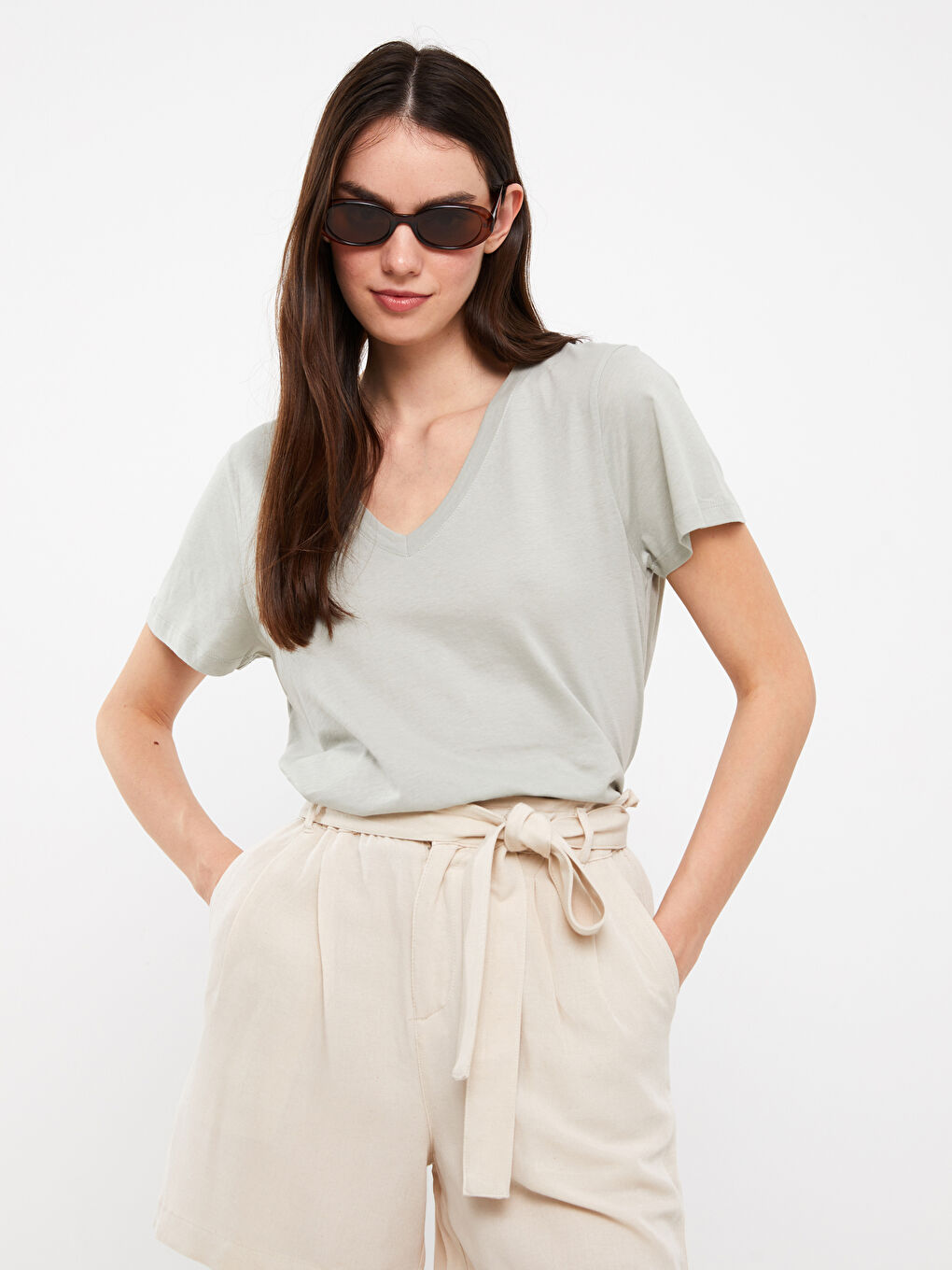 әйелдерге арналған v жағалы өрнексіз қысқа жең футболка-1