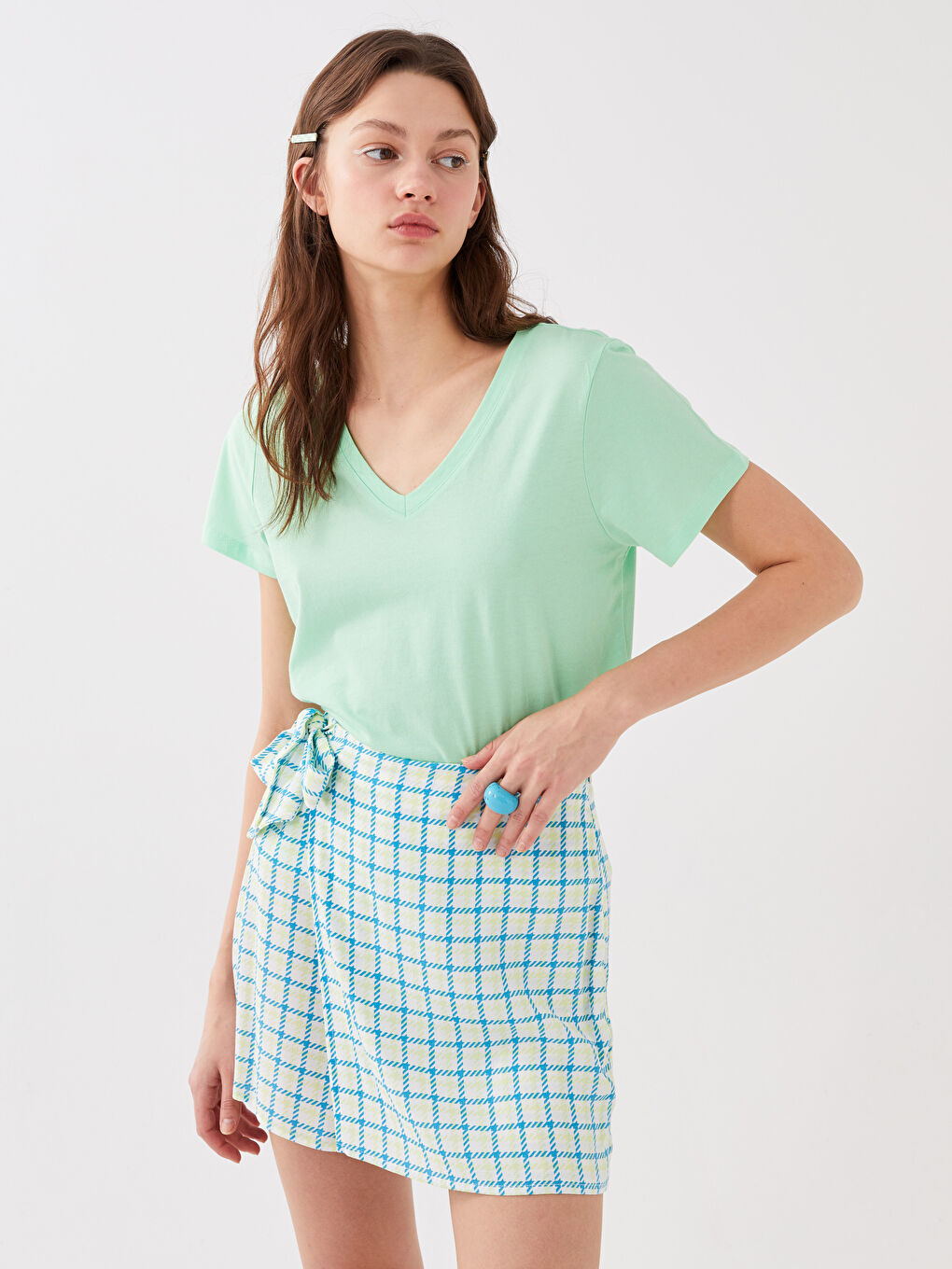 Tricou pentru Femei cu Mânecă Scurtă și Decolteu în V Simplu-1