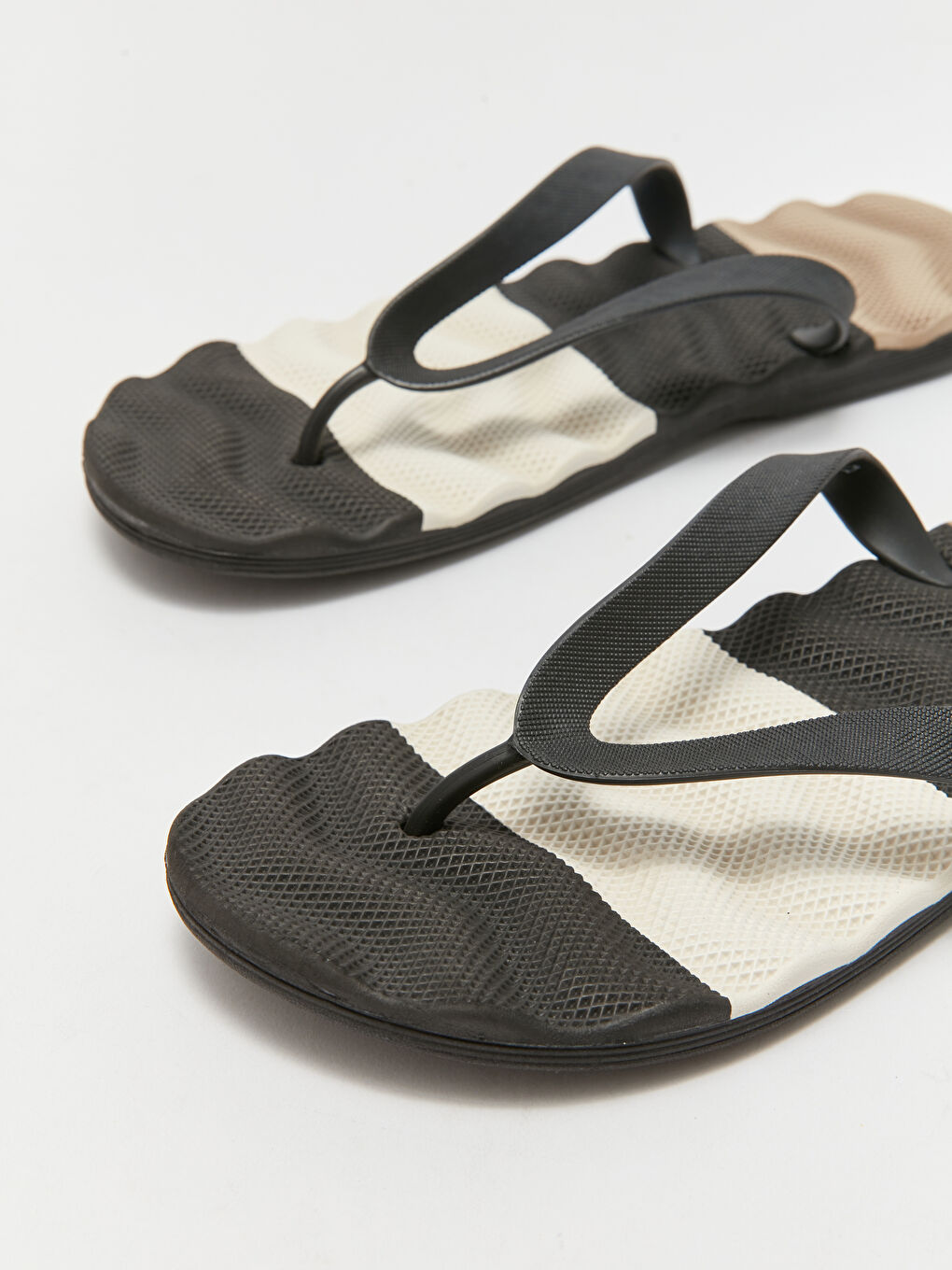 Bej Renk Bloklu Erkek Parmak Arası Terlik-4