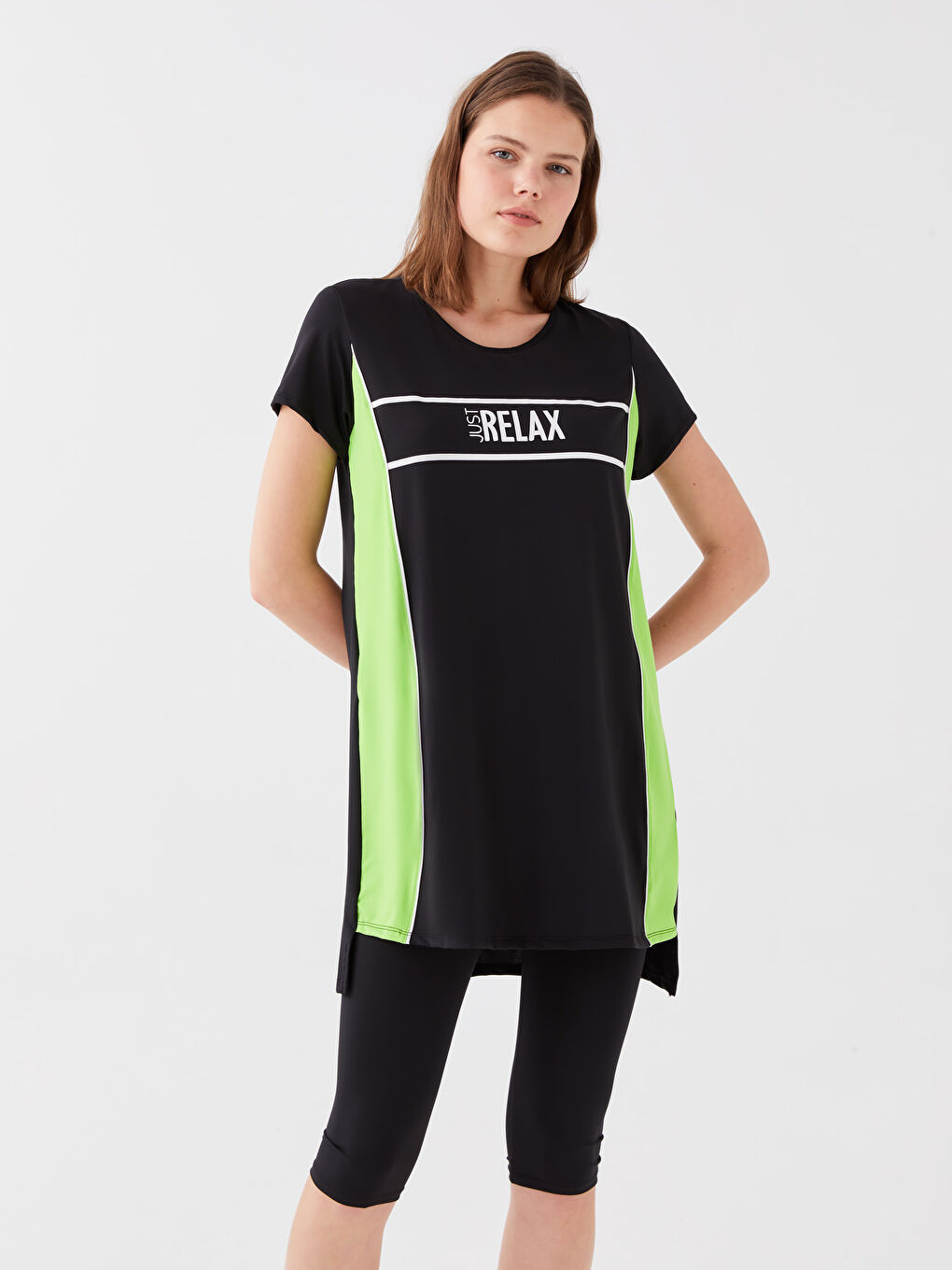 طقم ملابس سباحة محتشمة نسائية برقبة دائرية وكم قصير مطبوع-1