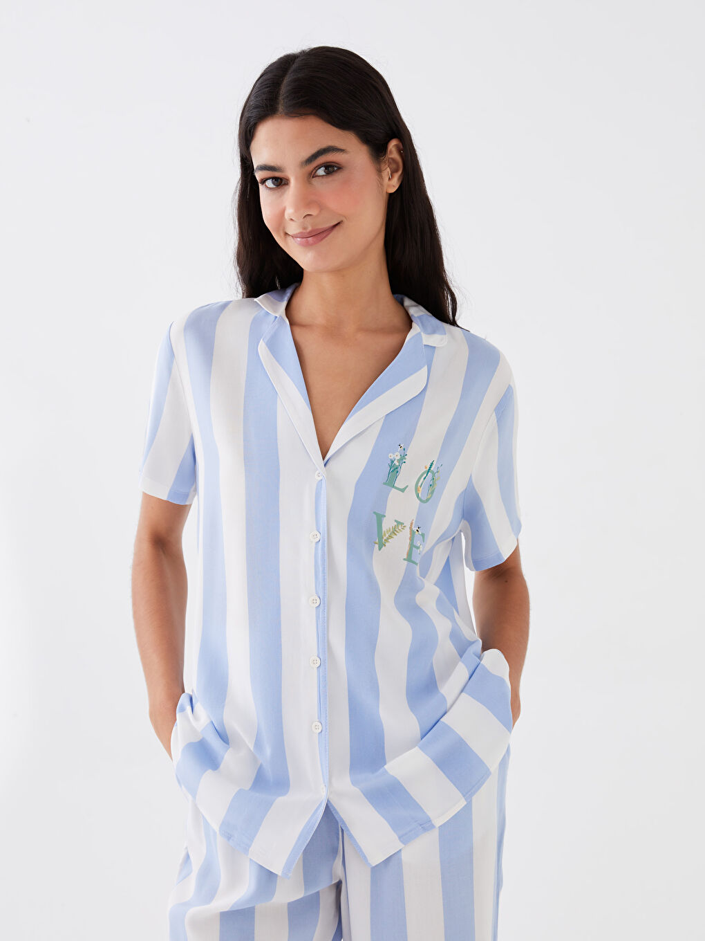 طقم بيجامة ياقة القميص بلوك الألوان كم قصير للسيدات-1