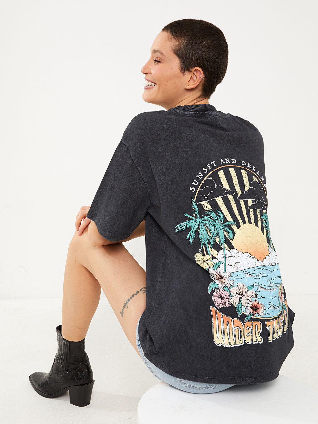 Antrasit Bisiklet Yaka Baskılı Kısa Kollu Oversize Kadın Tişört