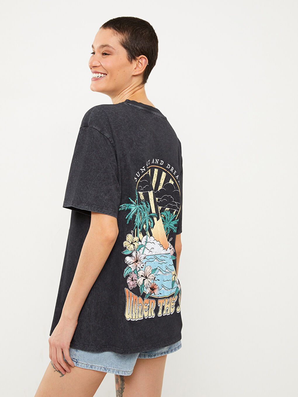 Antrasit Bisiklet Yaka Baskılı Kısa Kollu Oversize Kadın Tişört-1