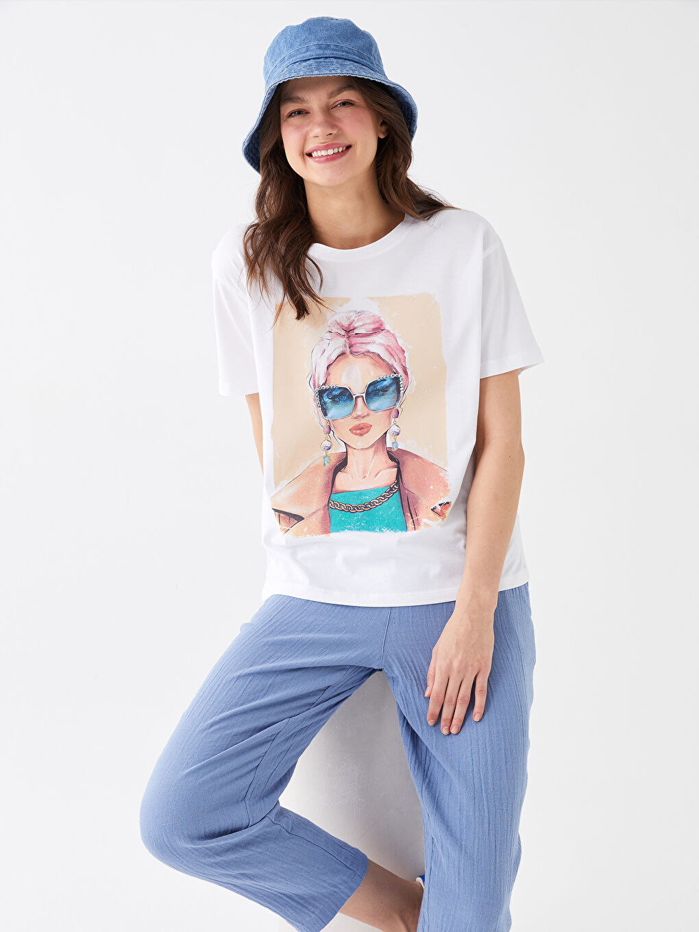 Beyaz Bisiklet Yaka Baskılı Kısa Kollu Kadın Tişört