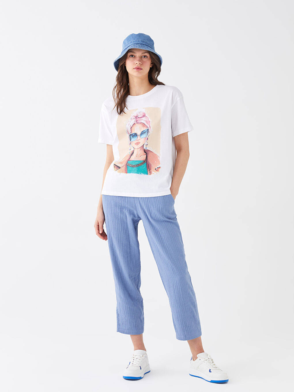 Beyaz Bisiklet Yaka Baskılı Kısa Kollu Kadın Tişört-2