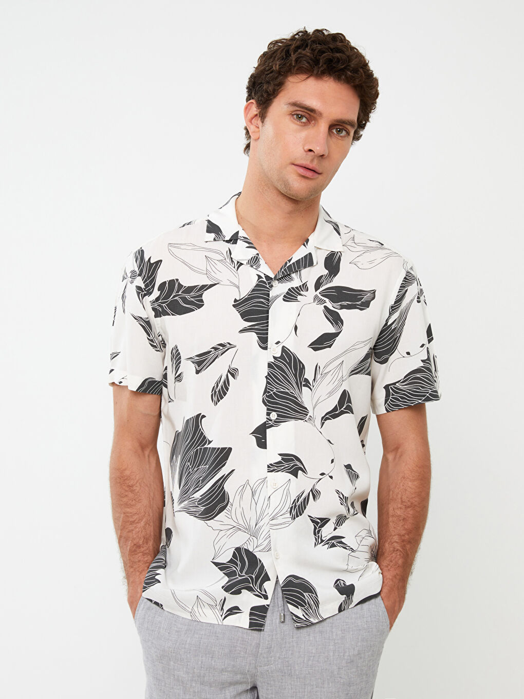 LCW Vision Regular Fit Short Sleeve Patterned Viscose Men's Shirt -S3DC00Z8-Q6K