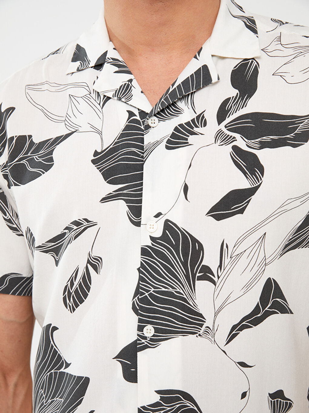LCW Vision Regular Fit Short Sleeve Patterned Viscose Men's Shirt -S3DC00Z8-Q6K