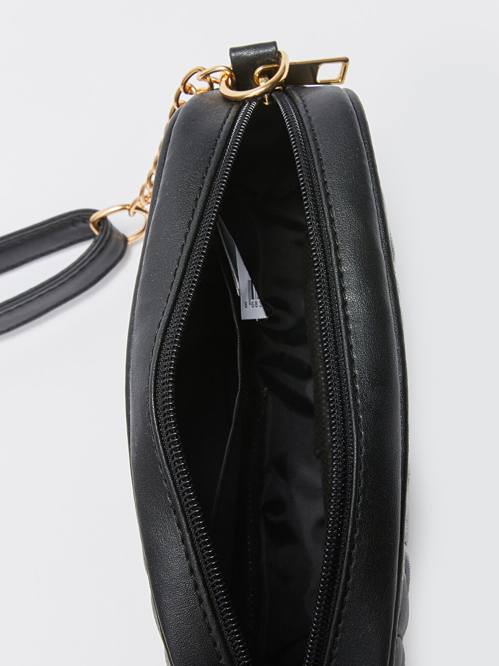 Siyah Deri Görünümlü Kapitoneli Kadın Çapraz Çanta-6