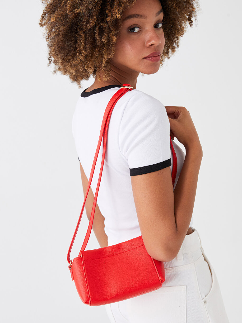 Kırmızı Deri Görünümlü Kadın Çapraz Çanta-2