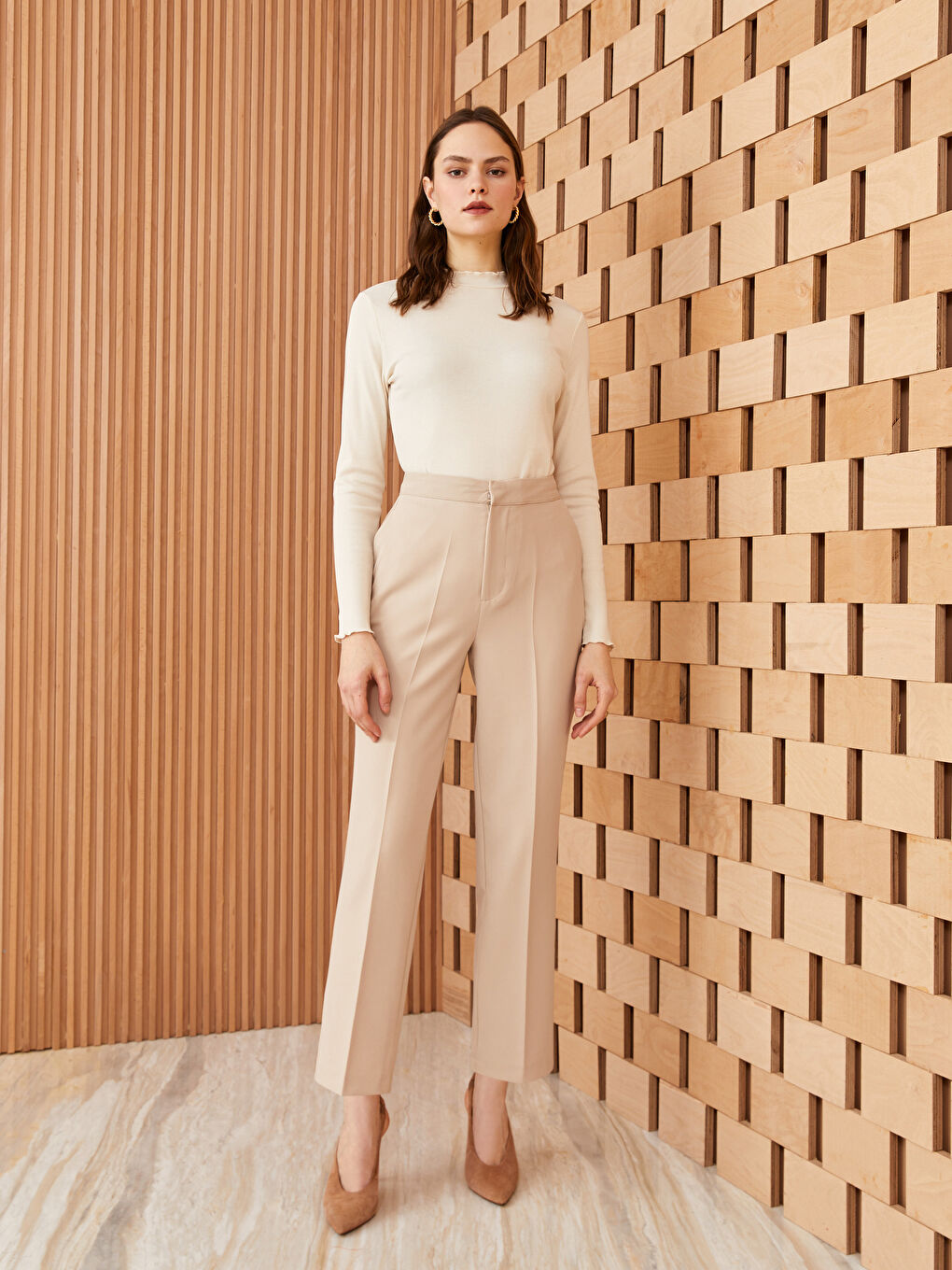 Bej Kadın Standart Kalıp Cep Detaylı Havuç Pantolon