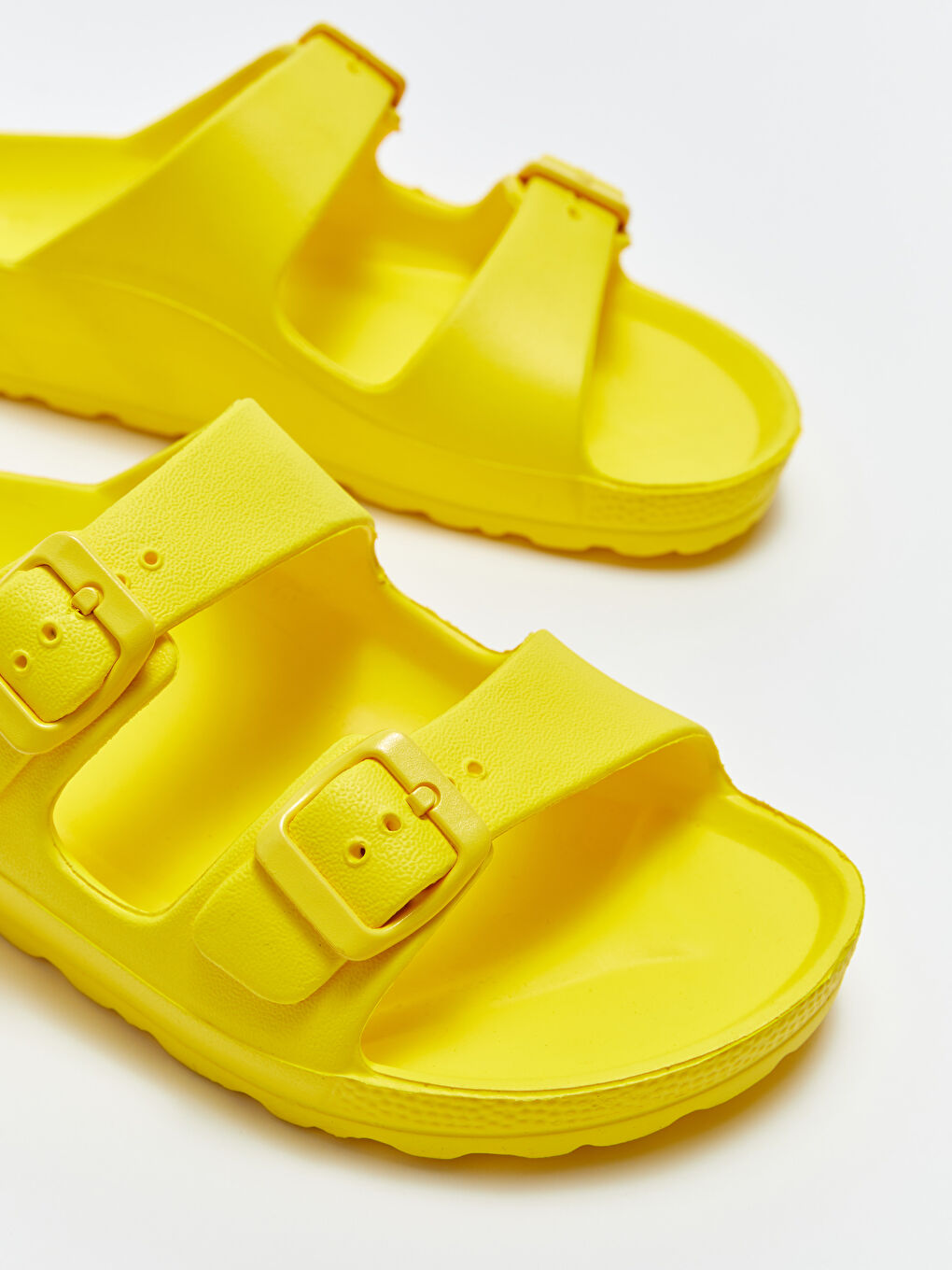 Sarı Çift Bantlı Toka Detaylı Kadın Terlik-2