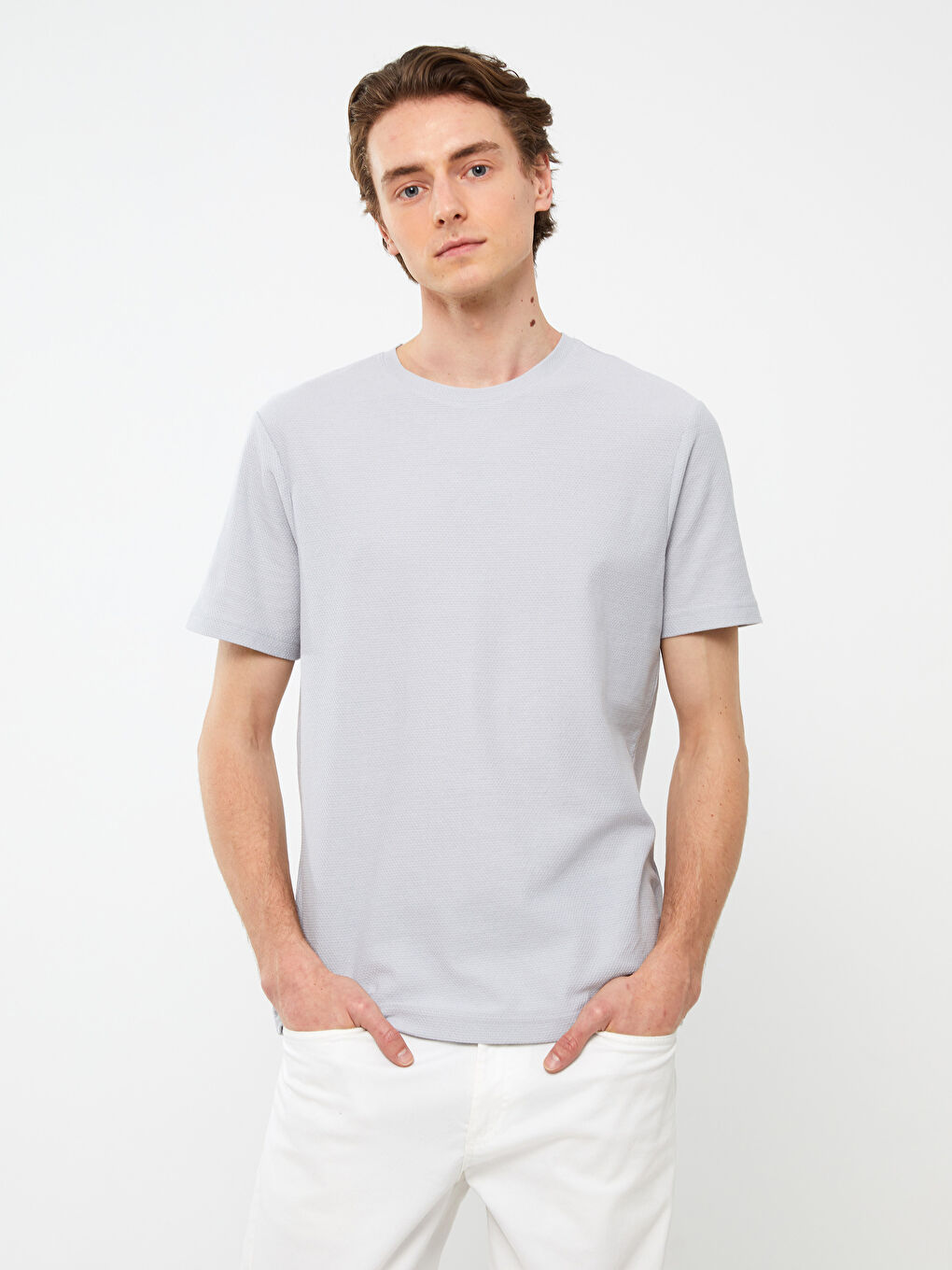 მრგვალი საყელო მოკლე სახელო მამაკაცის მაისური