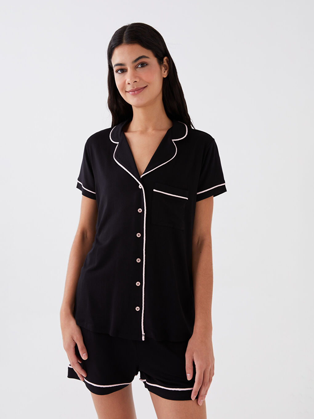 طقم بيجامة شورت بياقة قميص سادة كم قصير للسيدات