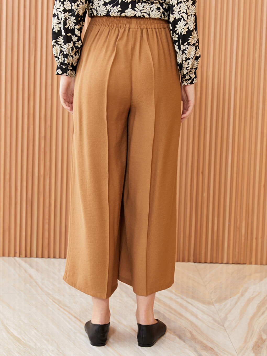 Comfortable Fit Plain Wide Leg Women's Trousers-4