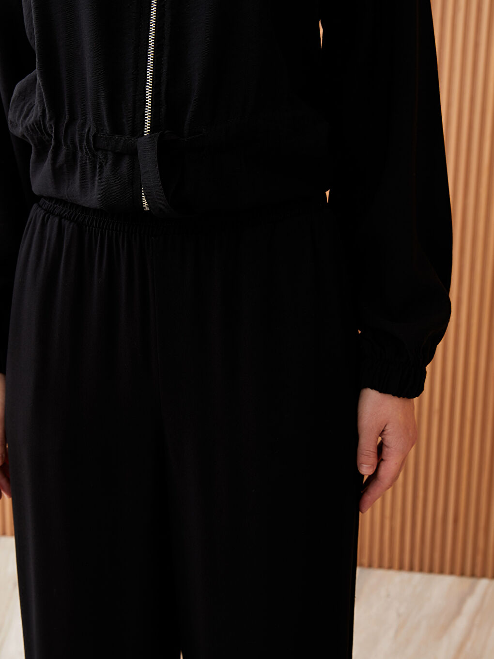 Siyah Beli Lastikli Düz Cep Detaylı Kadın Pantolon-2