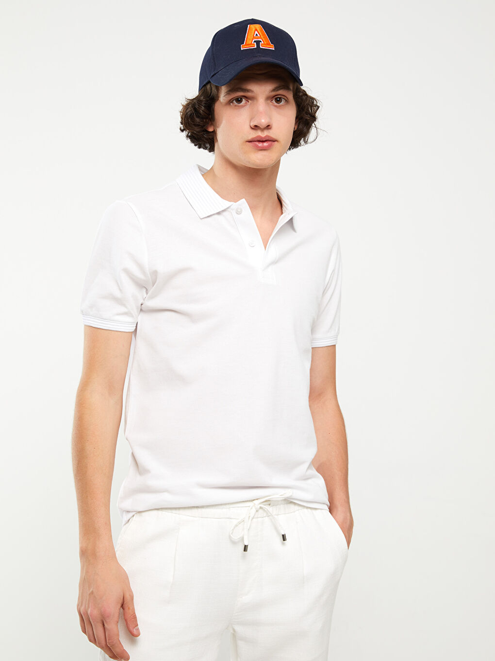 Beyaz Polo Yaka Kısa Kollu Erkek Tişört-1