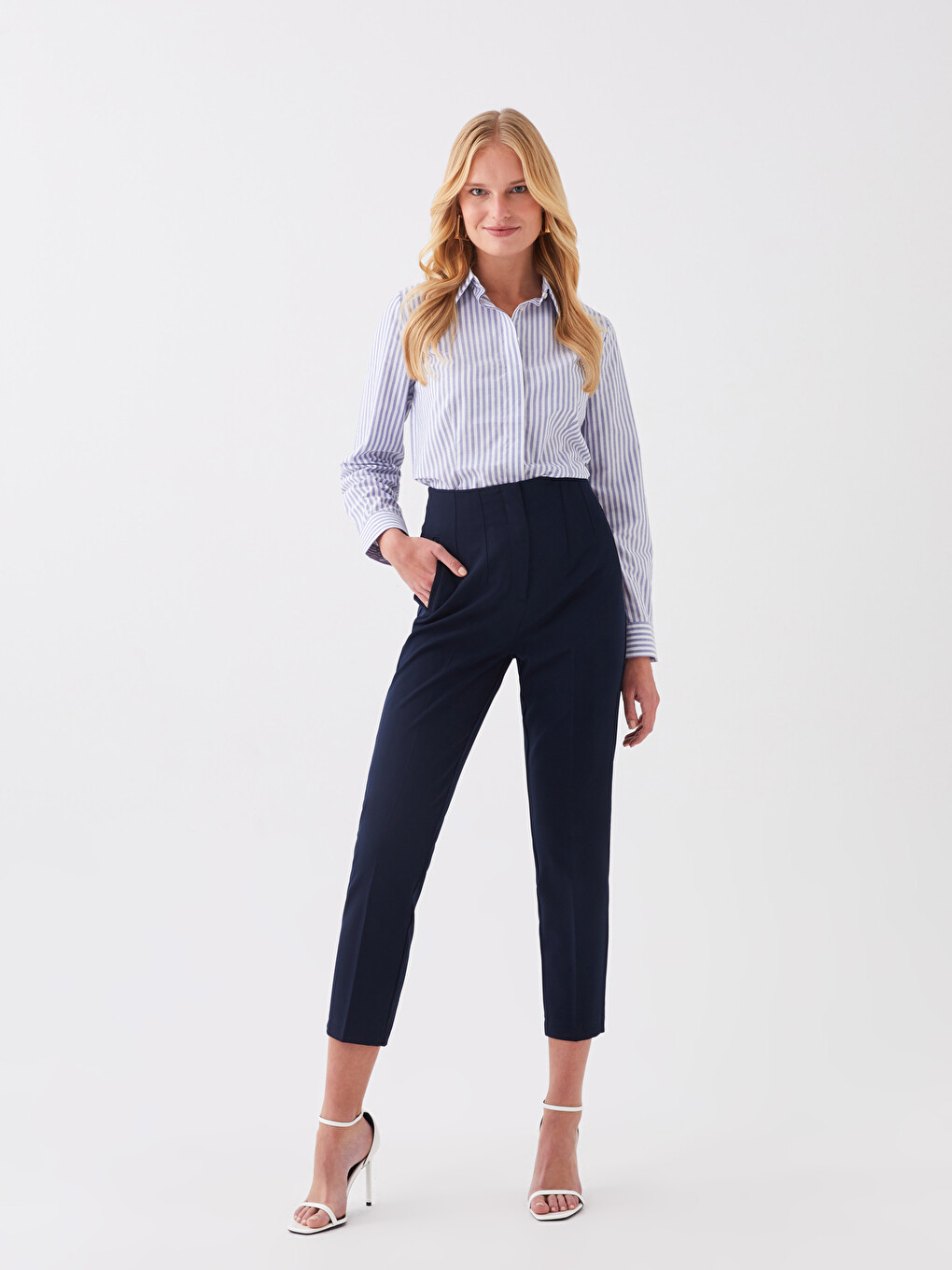 Women's Carrot Fit Plain Trousers-1