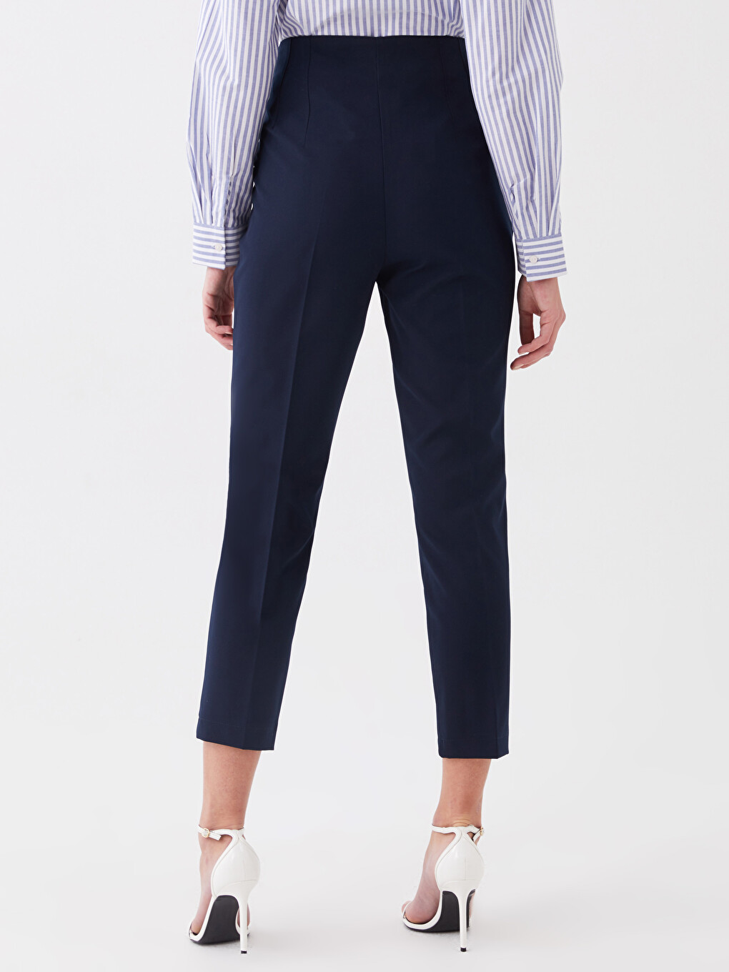 Women's Carrot Fit Plain Trousers-4