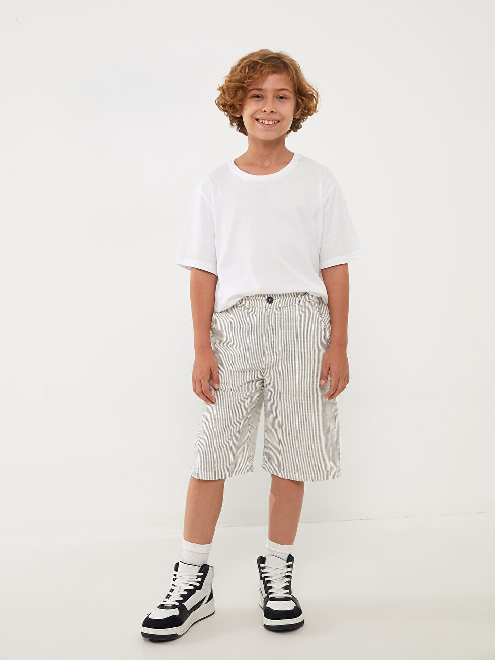 Beyaz Çizgili Erkek Çocuk Bermuda