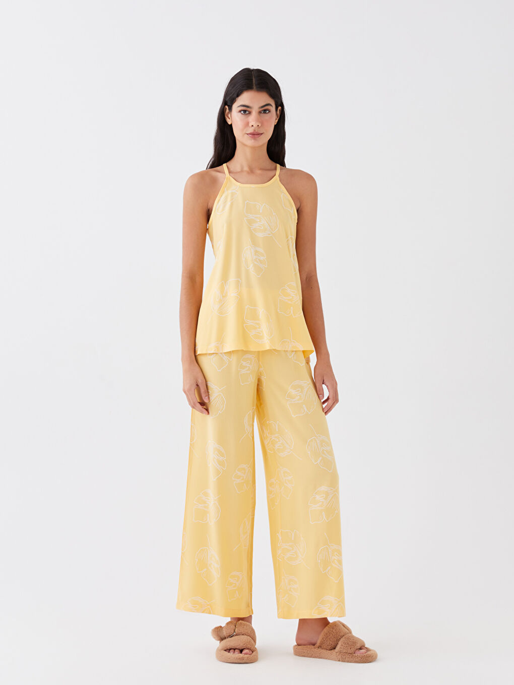 Sarı Halter Yaka Desenli Askılı Kadın Pijama Takımı