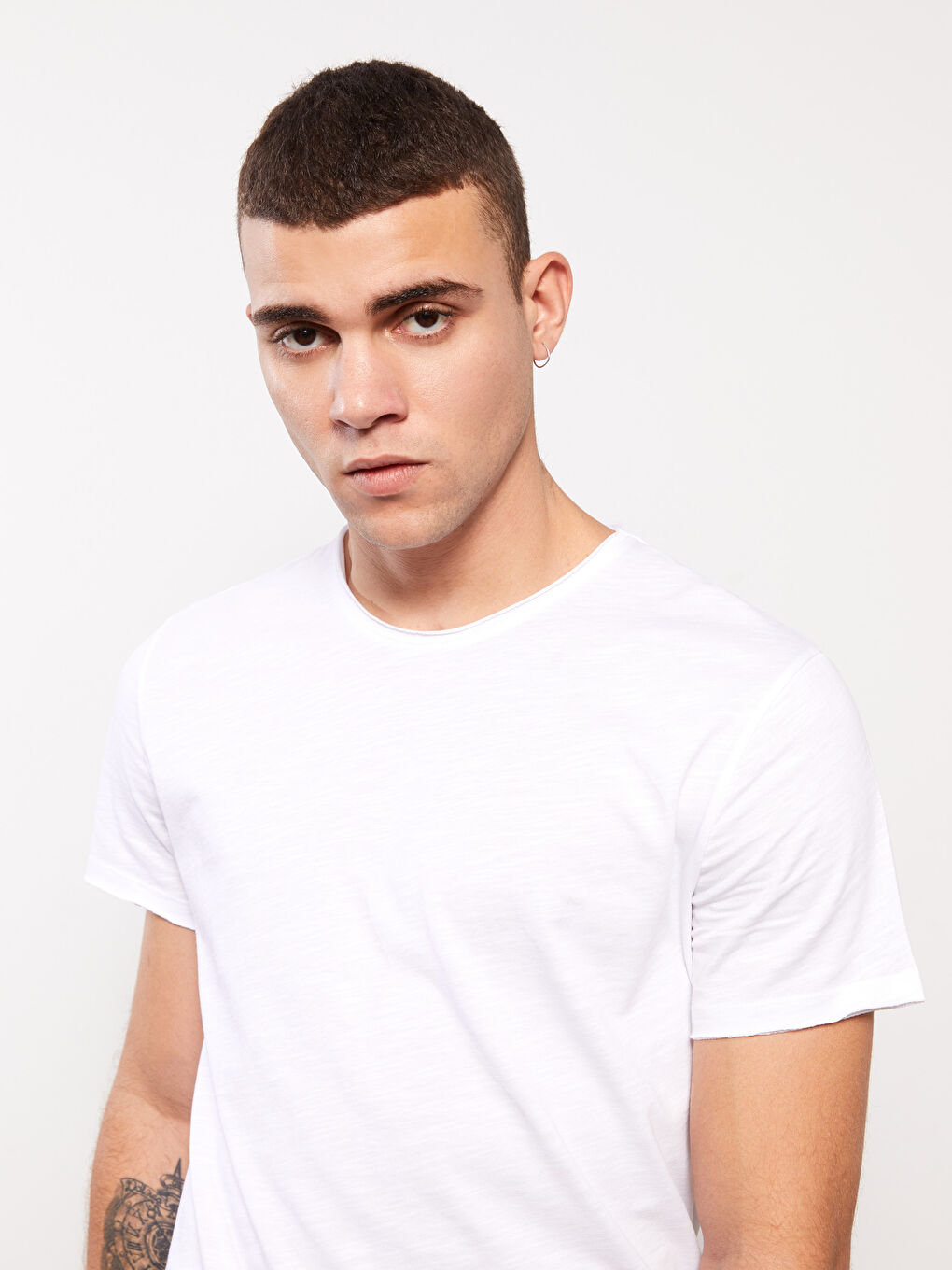 T-shirt à Manches Courtes pour Hommes avec Col Rond-2