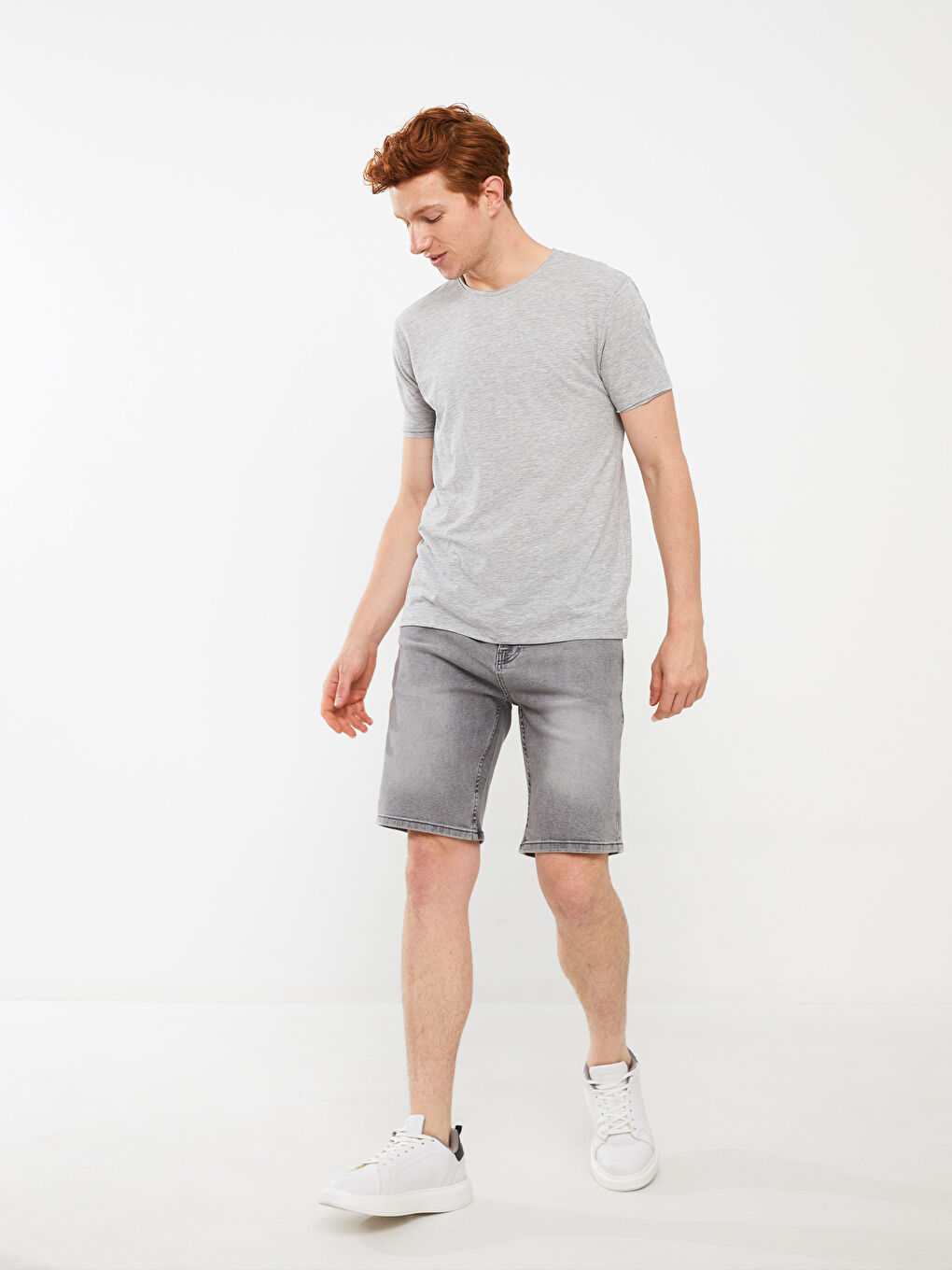 Gri Bisiklet Yaka Kısa Kollu Erkek Tişört-3