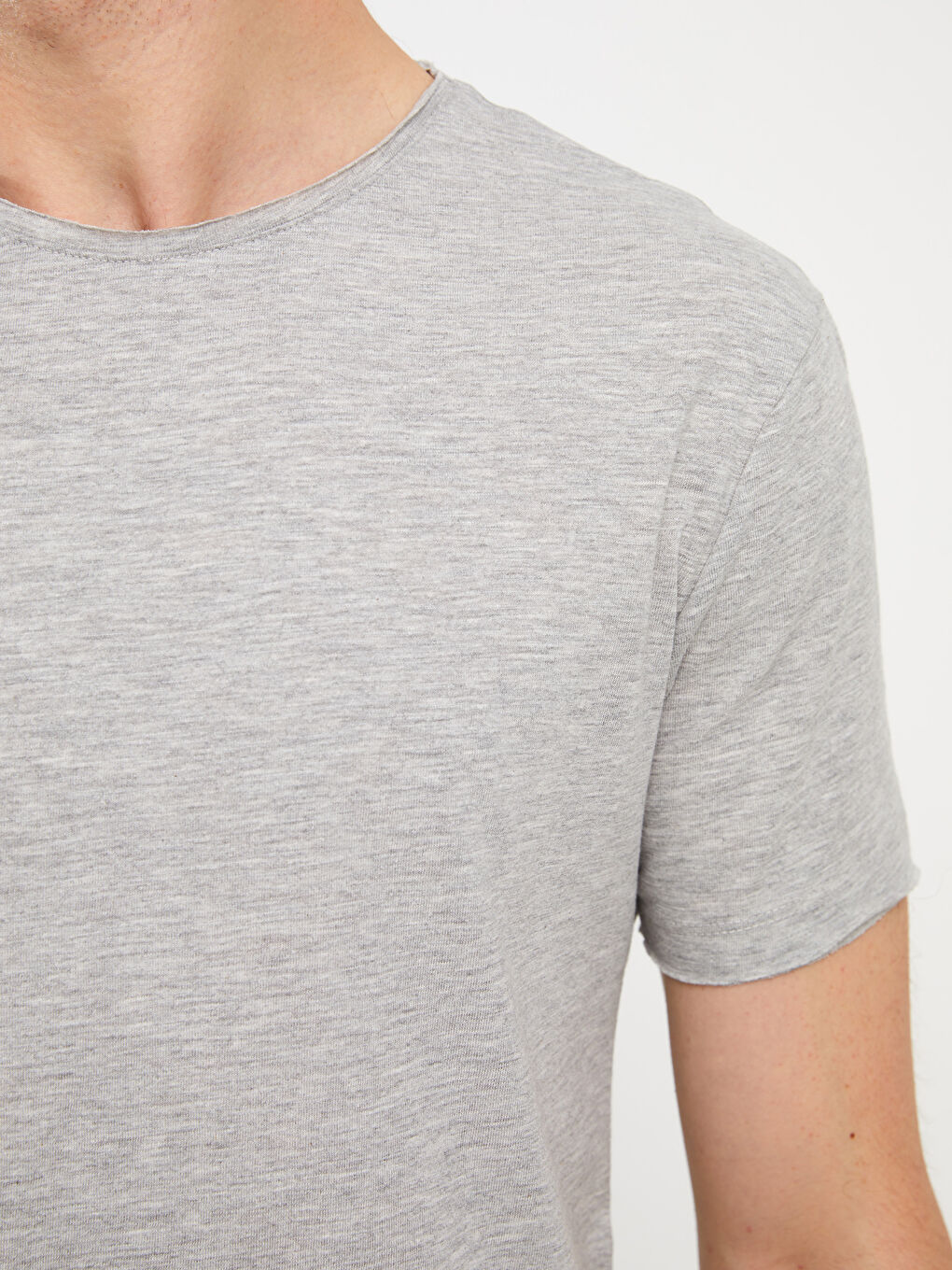 Gri Bisiklet Yaka Kısa Kollu Erkek Tişört-4