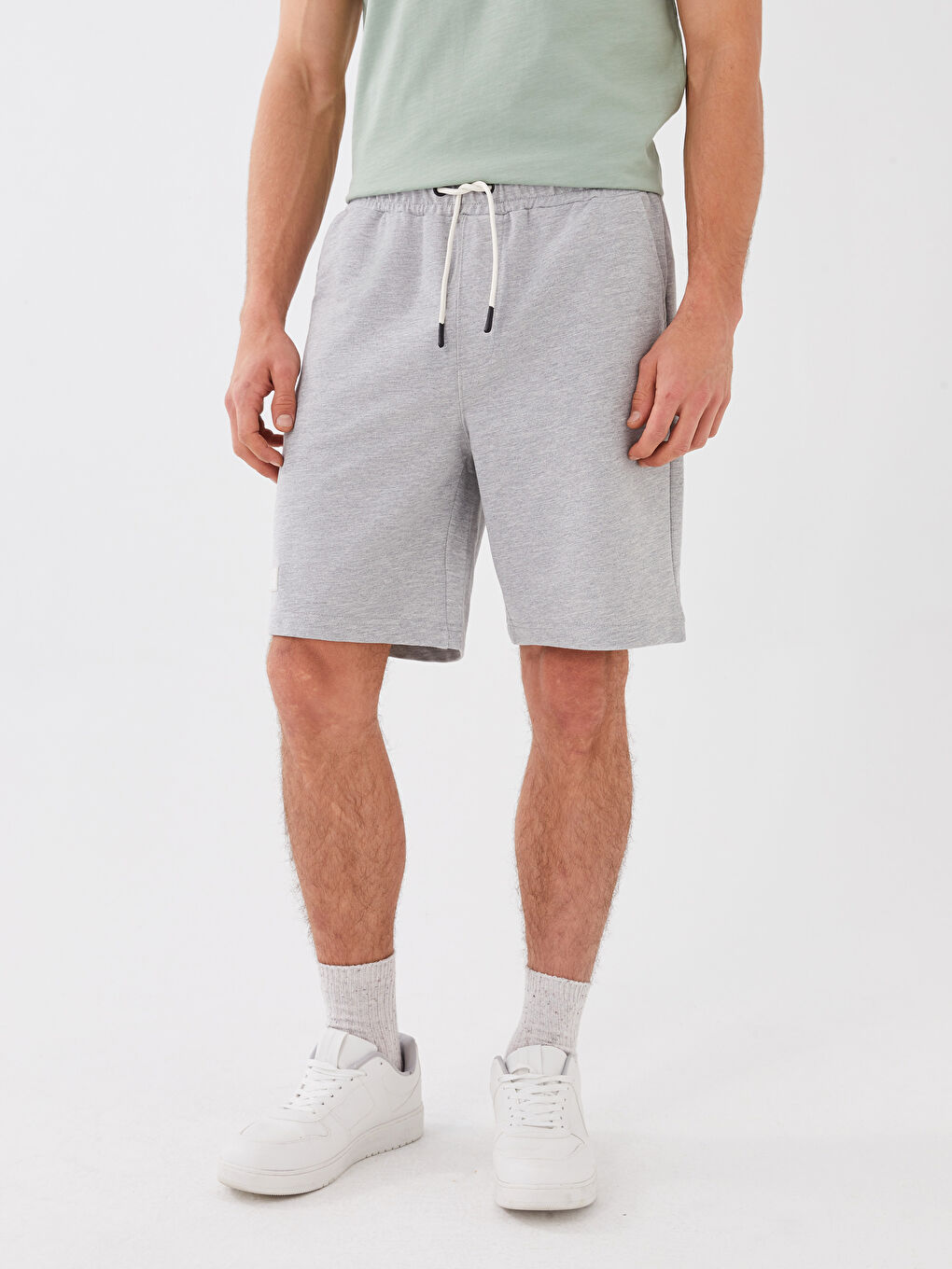 Gri Standart Kalıp Beli Lastikli Erkek Şort-3