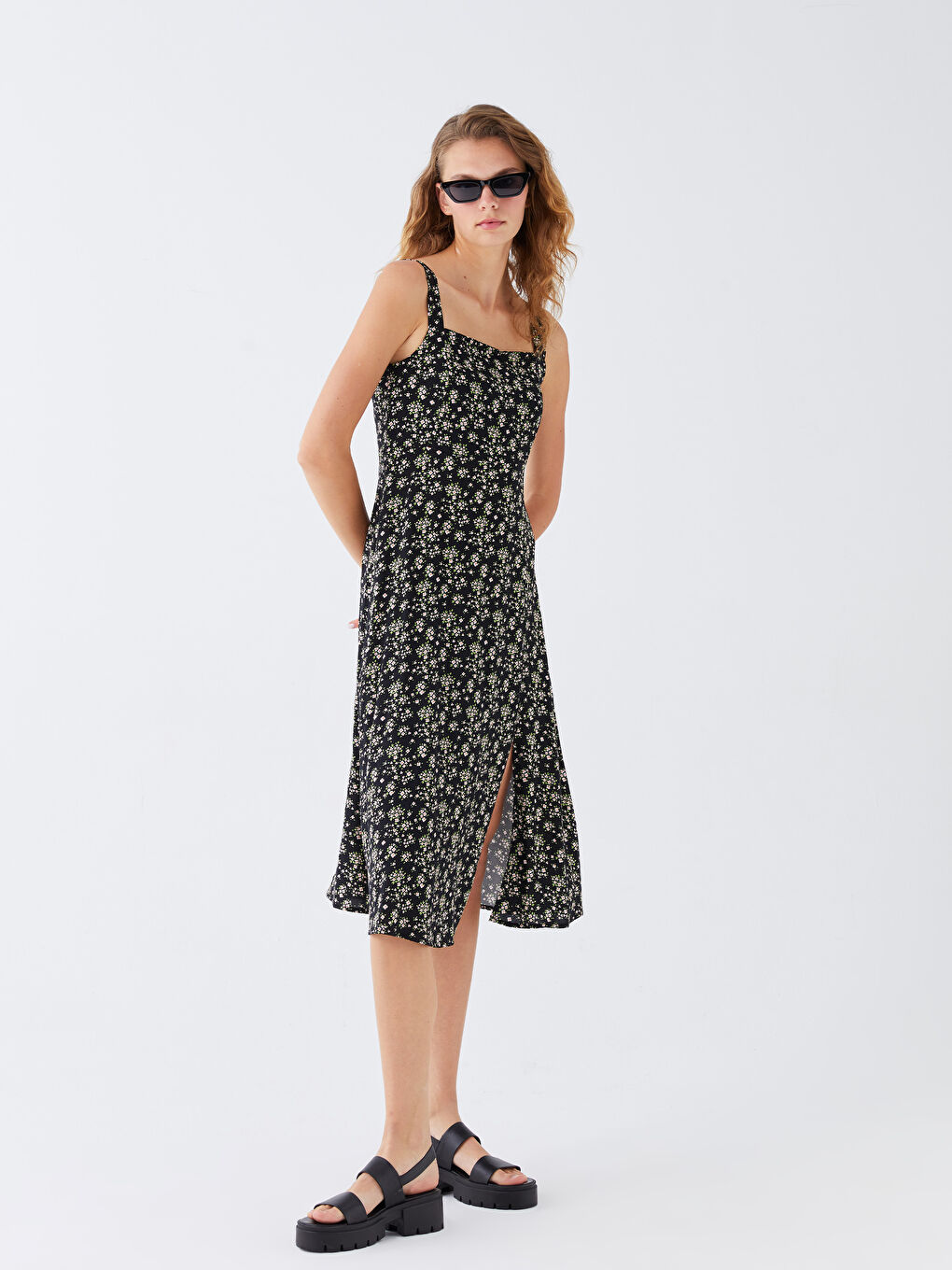 Siyah Kare Yaka Çiçekli Askılı Kadın Elbise-1