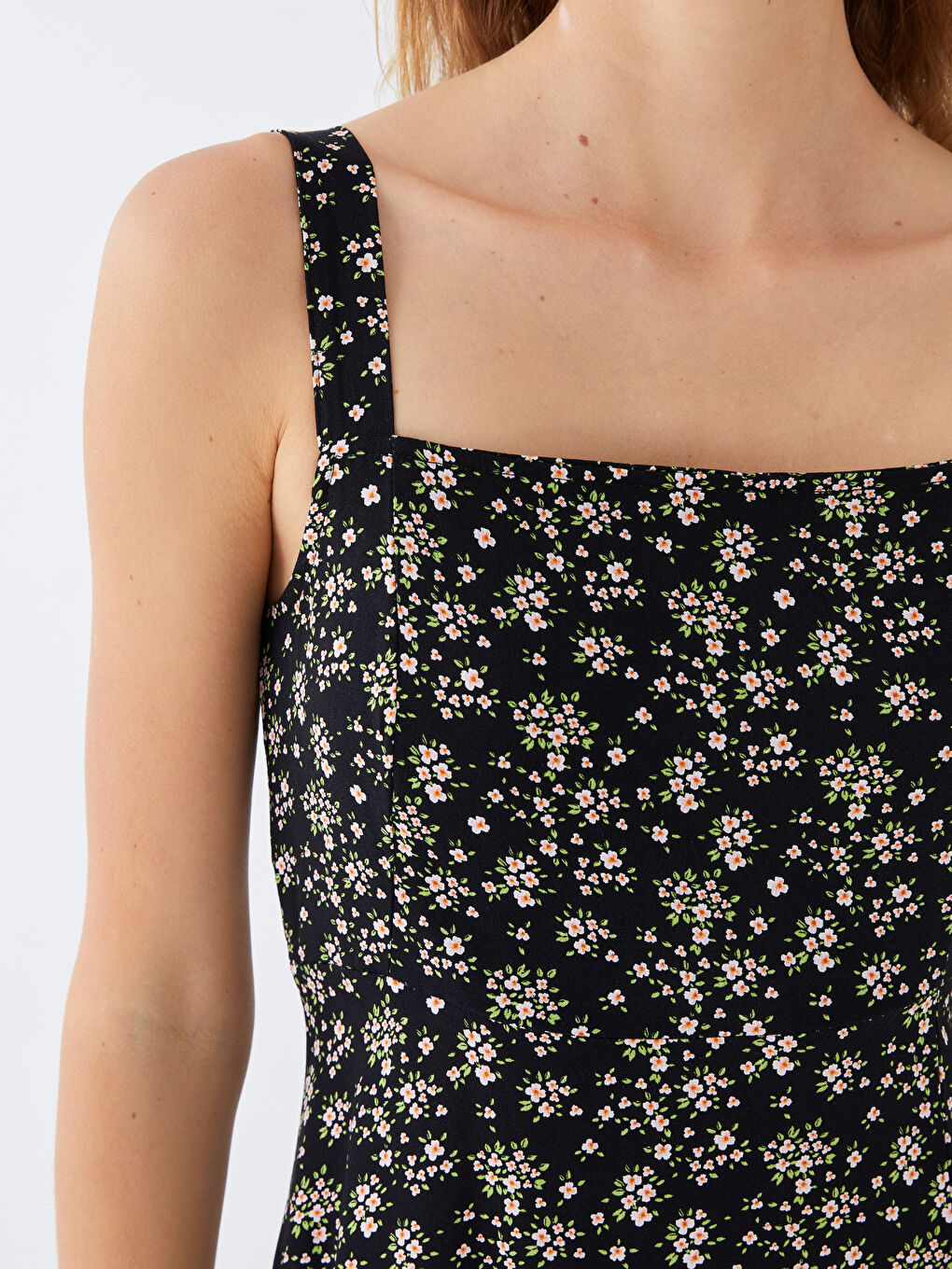 Siyah Kare Yaka Çiçekli Askılı Kadın Elbise-3