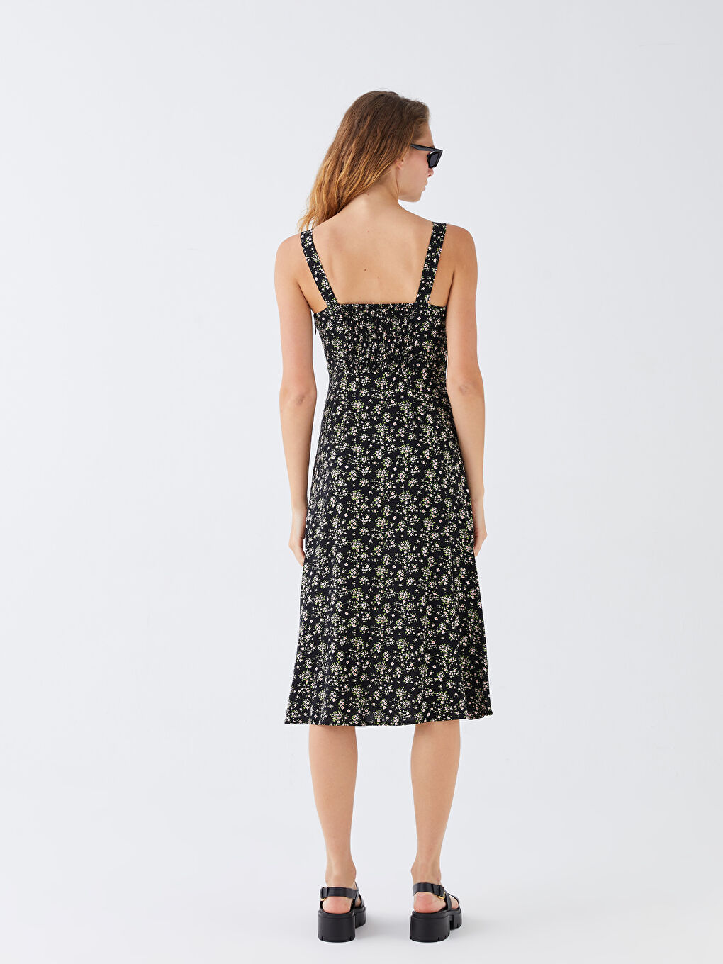 Siyah Kare Yaka Çiçekli Askılı Kadın Elbise-4