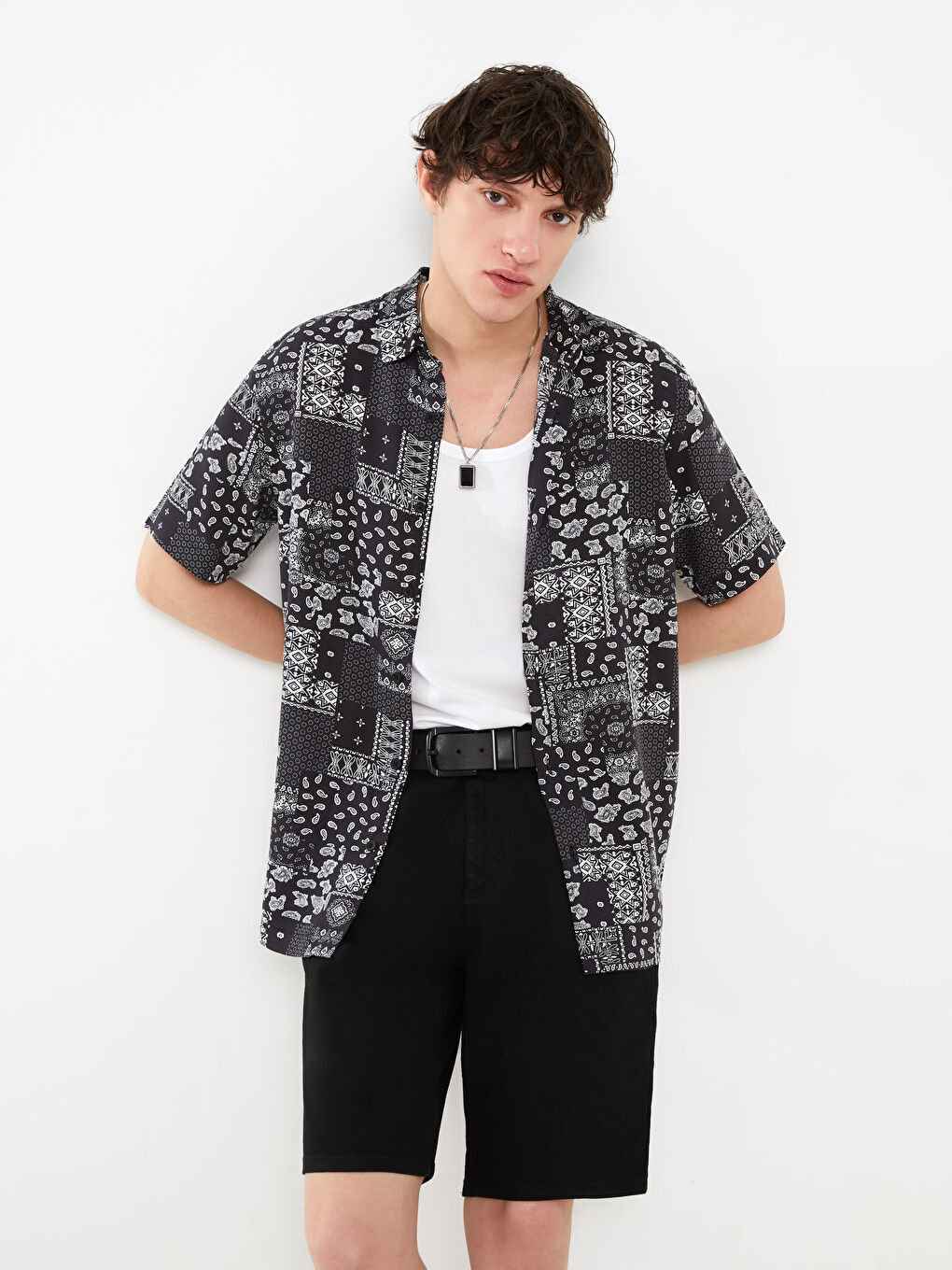 Siyah Regular Fit Kısa Kollu Desenli Viskon Erkek Gömlek