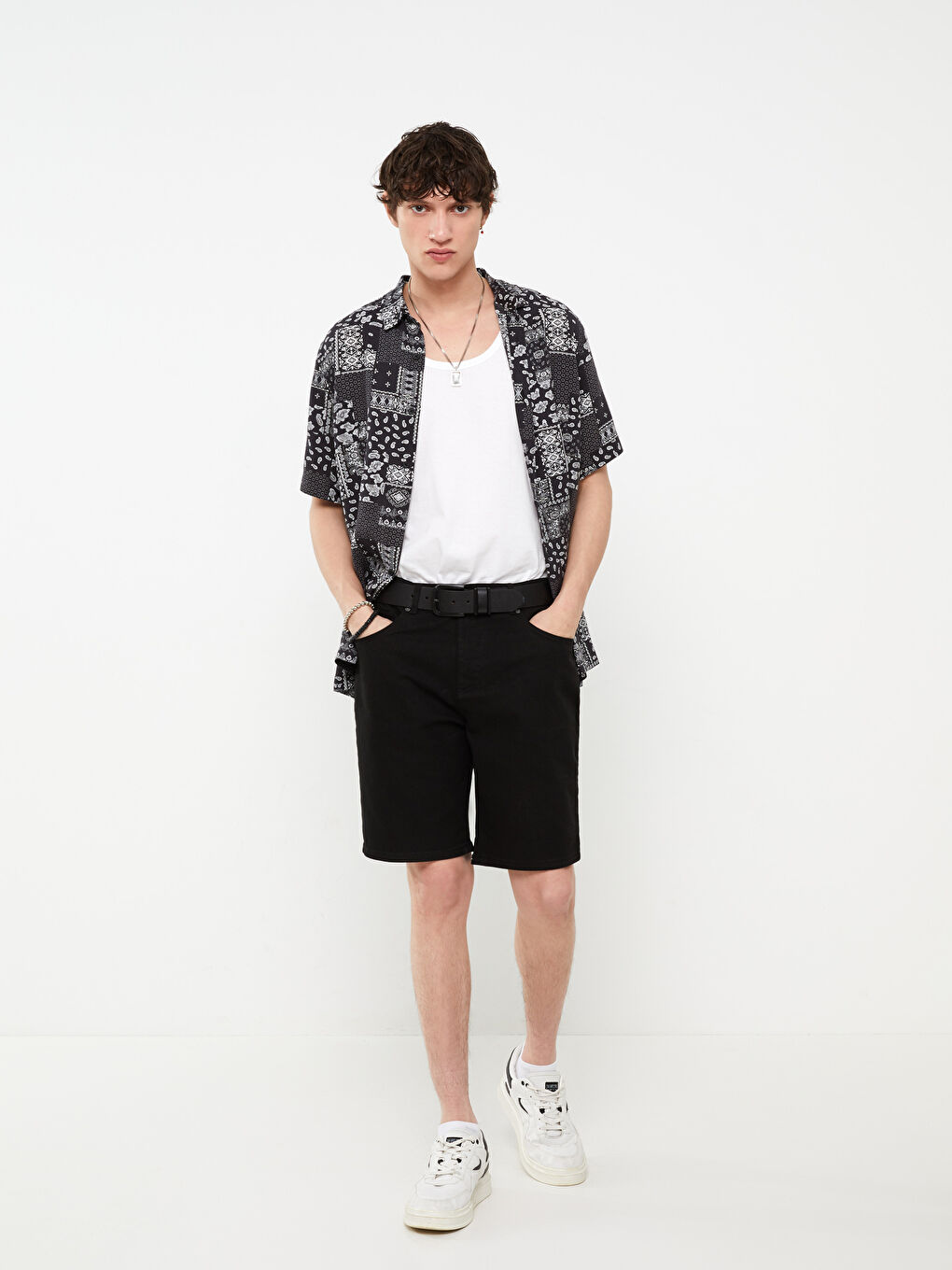 Siyah Regular Fit Kısa Kollu Desenli Viskon Erkek Gömlek-1