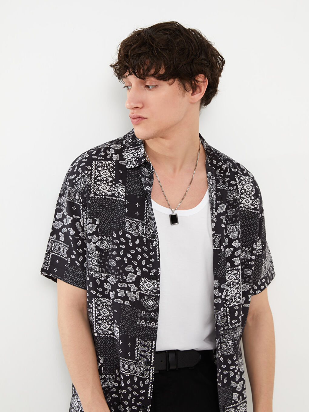 Siyah Regular Fit Kısa Kollu Desenli Viskon Erkek Gömlek-2