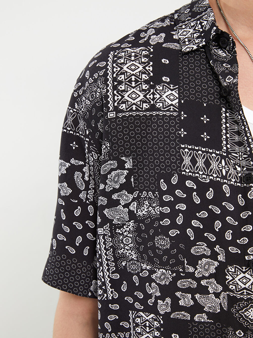 Siyah Regular Fit Kısa Kollu Desenli Viskon Erkek Gömlek-3