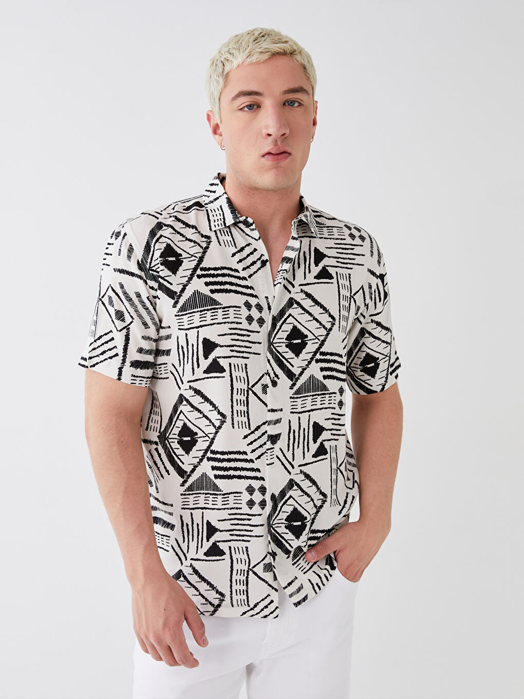 Bej Regular Fit Kısa Kollu Desenli Viskon Erkek Gömlek-1