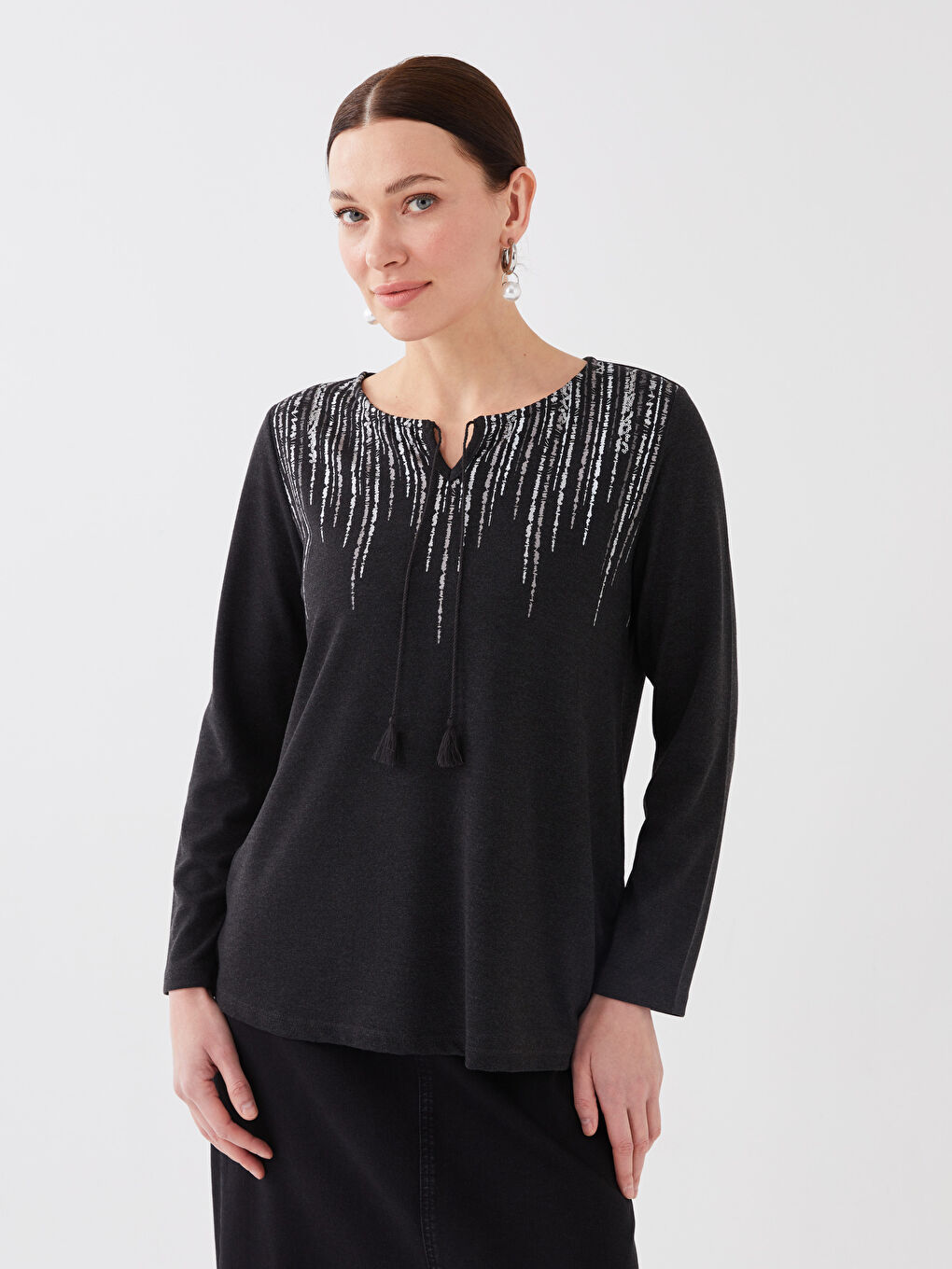 Antrasit Kadın Bağlamalı Yaka Nakışlı Uzun Kollu Bluz-1