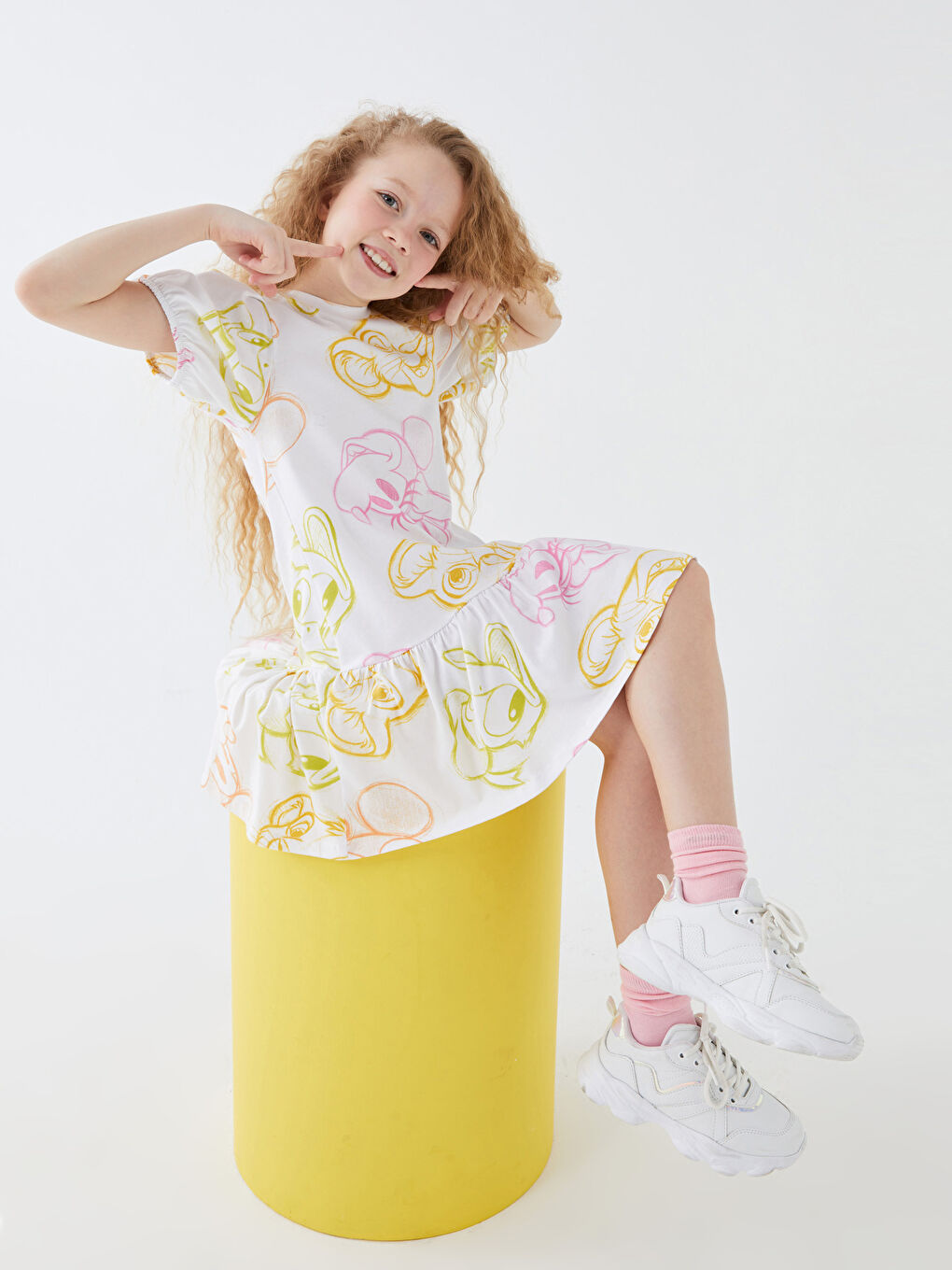 Beyaz Bisiklet Yaka Minnie Mouse ve Daisy Duck Baskılı Kısa Kollu Kız Çocuk Elbise