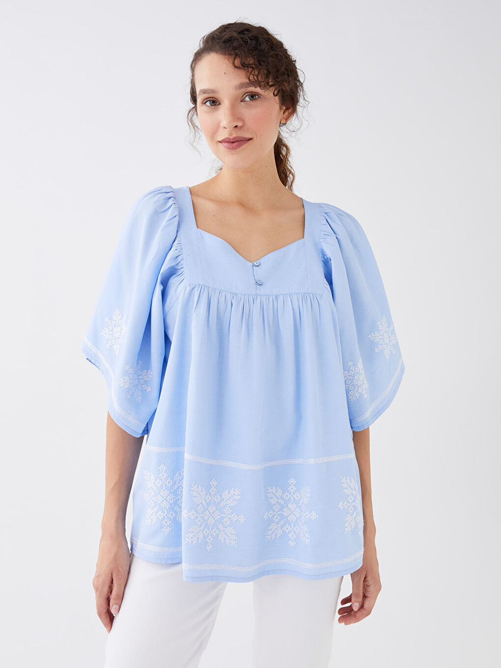LCWAIKIKI Classic Heart Collar Embroidered Short Sleeve Women's Blouse -S3DK72Z8-SX2