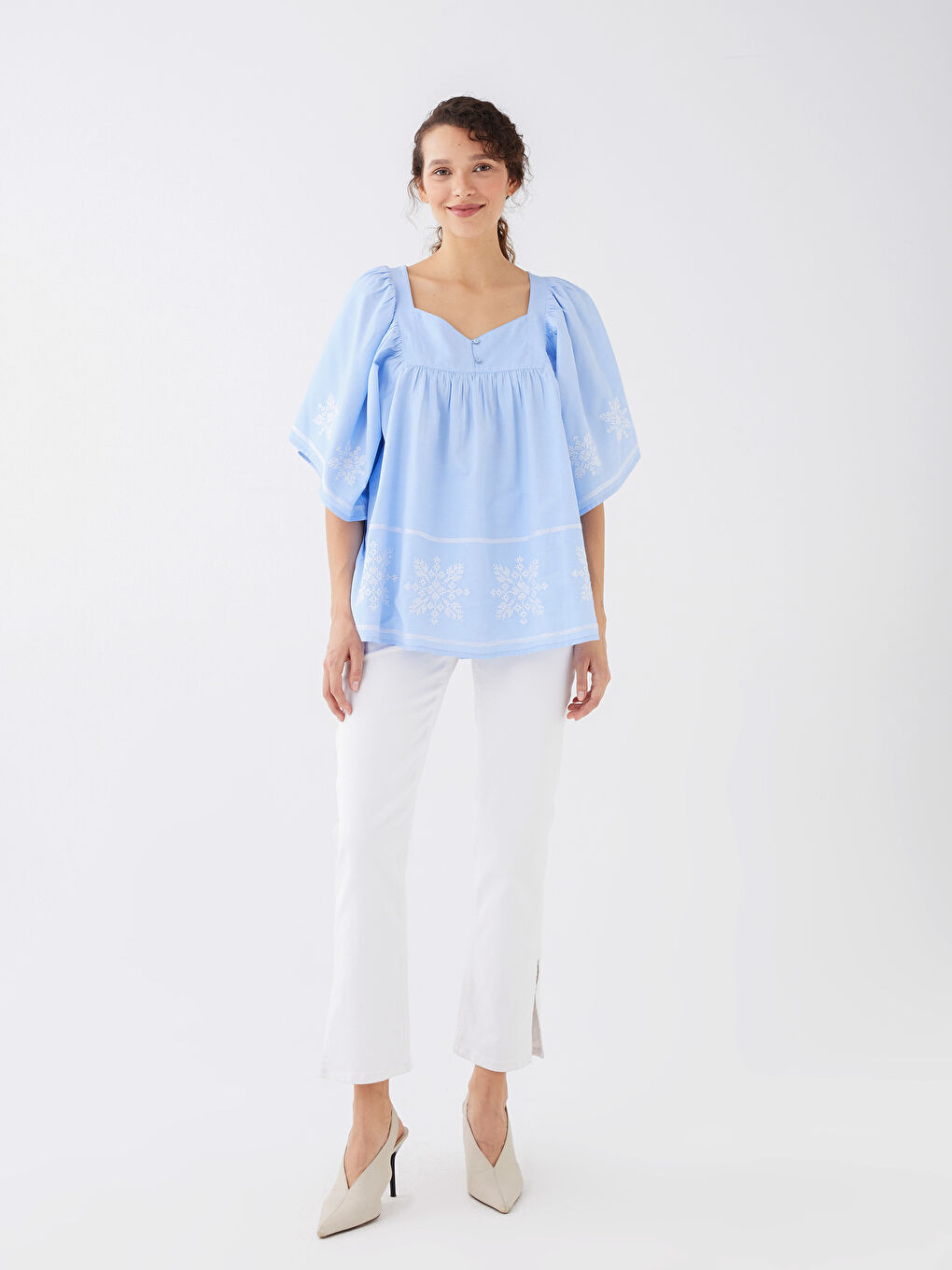 LCWAIKIKI Classic Heart Collar Embroidered Short Sleeve Women's Blouse -S3DK72Z8-SX2