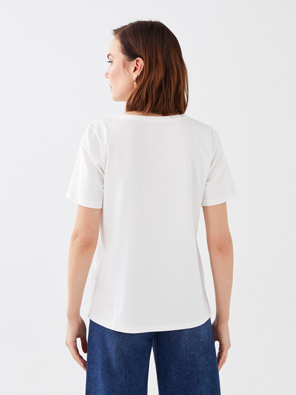 تيشيرت بياقة دائرية بتفاصيل دانتيل للسيدات-4