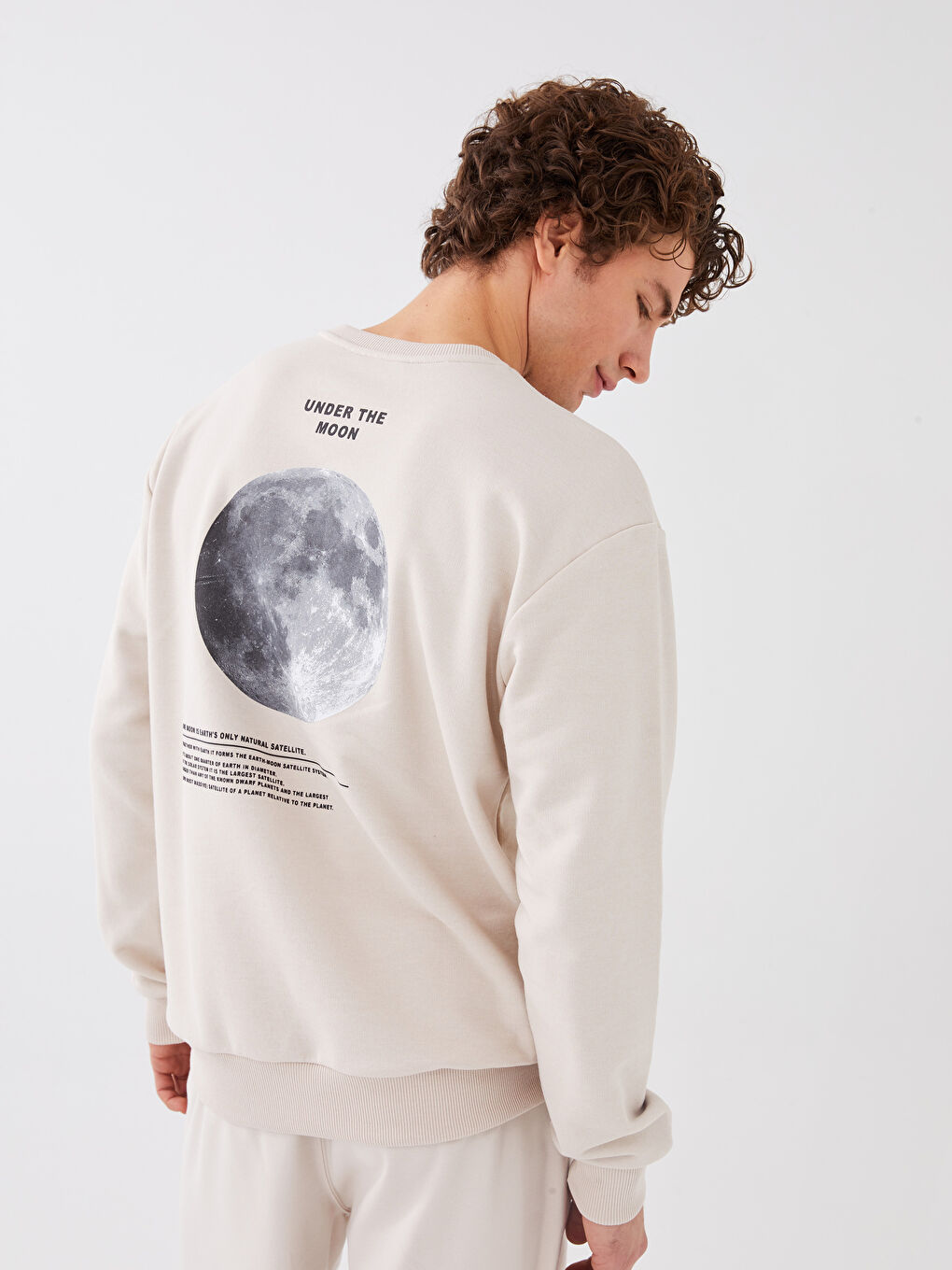 ерлерге арналған оверсайз дөңгелек жағалы ұзын жең принтті свитшот