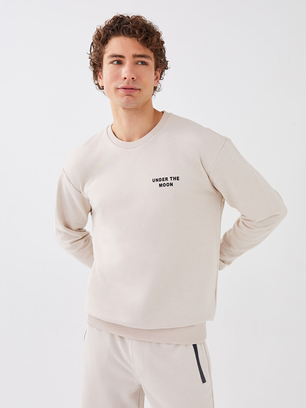 ерлерге арналған оверсайз дөңгелек жағалы ұзын жең принтті свитшот-1