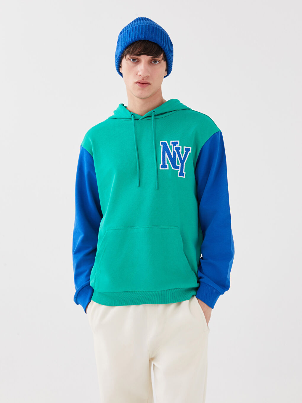 هودي رجالي مطرز بأكمام طويلة ومزود بغطاء رأس-1