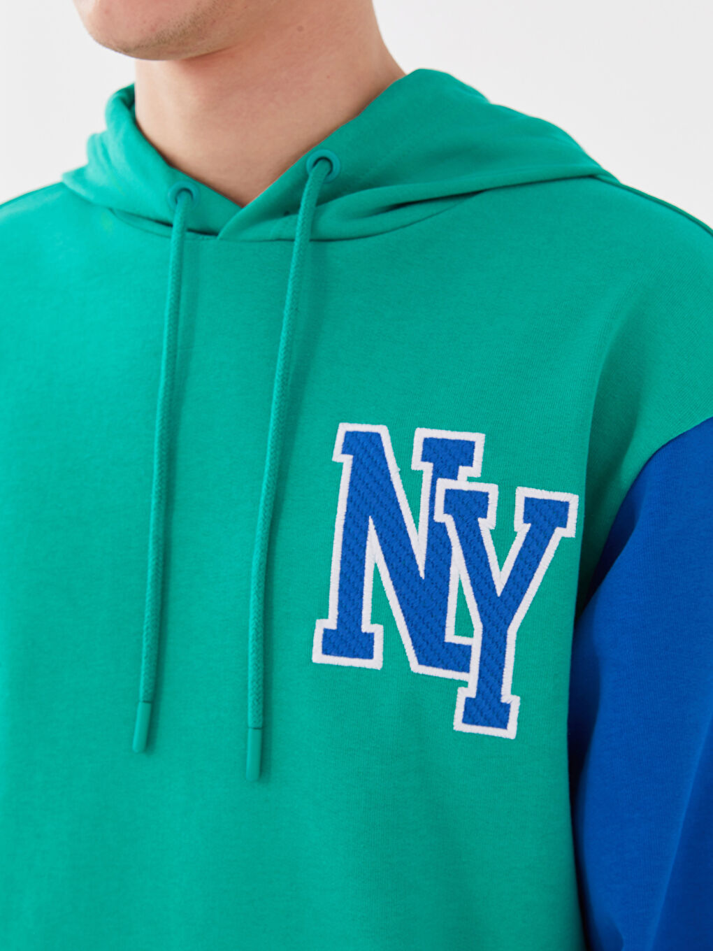 هودي رجالي مطرز بأكمام طويلة ومزود بغطاء رأس-3